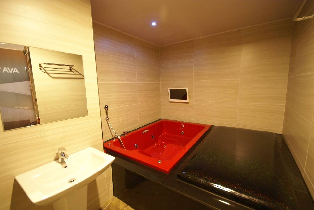Ava Hotel Changwon (آوا هتل چانگوون) 