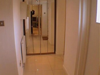 Earle House Serviced Apartments Hotel Interior