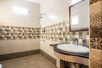 Hotel Landmark Bathroom