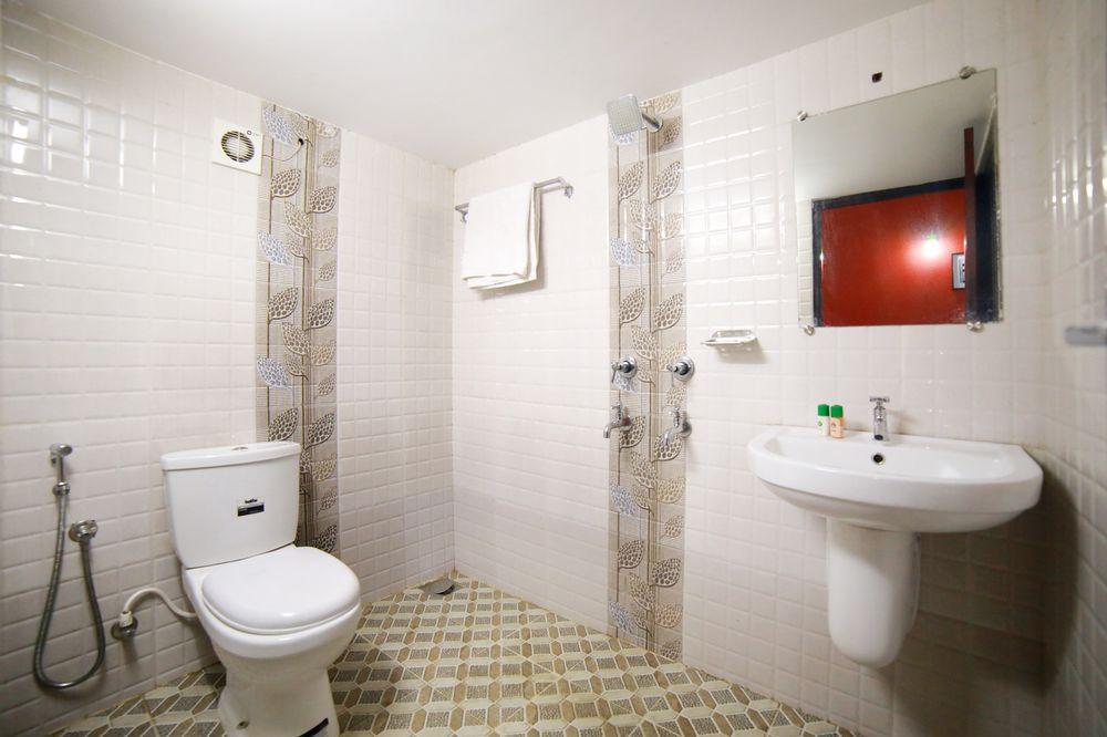 Oyo 8653 Achus Inn 