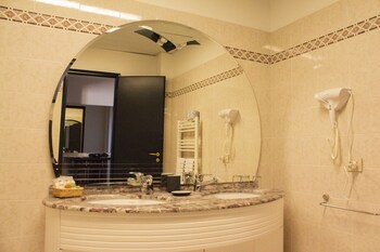 Centro Arnaldi Bathroom Sink