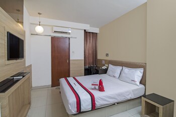 احجز في Reddoorz At Cipete Selatan مع المسافر احجز الآن - 