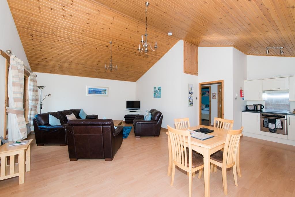 Balmeadowside Lodges 