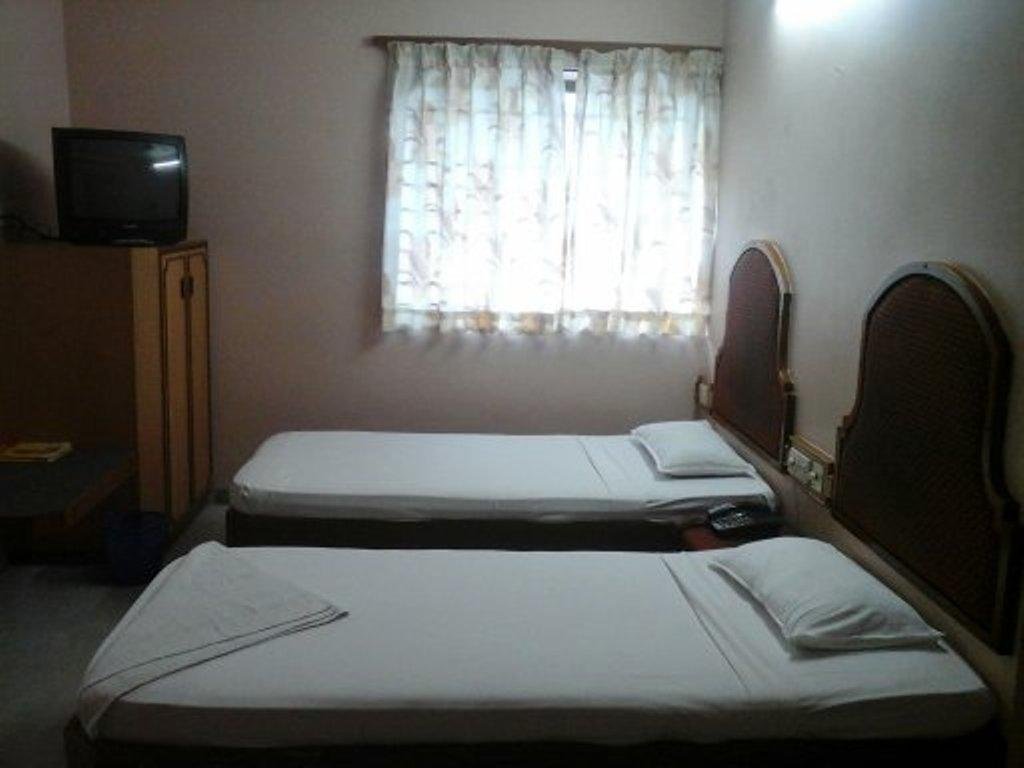 Hotel Valluvar 