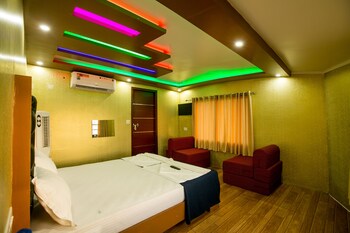Jct Houseboat Guestroom