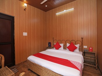 Oyo 12212 Ramanuj Cottage Guestroom