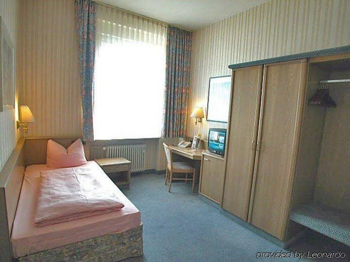 Hotel Mack (هتل ماک) 