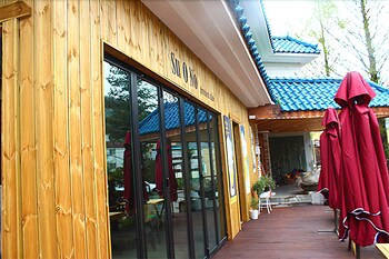 Muju Bakam Villa Pension Exterior