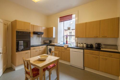 1 Varis Apartments 