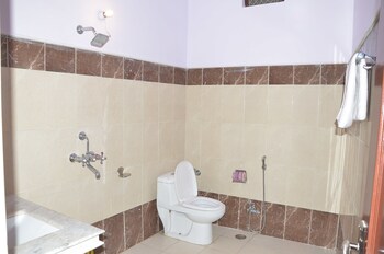 Hotel Sohandeep Bathroom