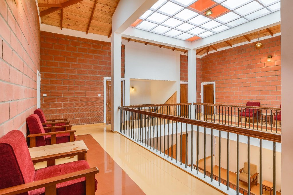 Altius Nest Hotel 