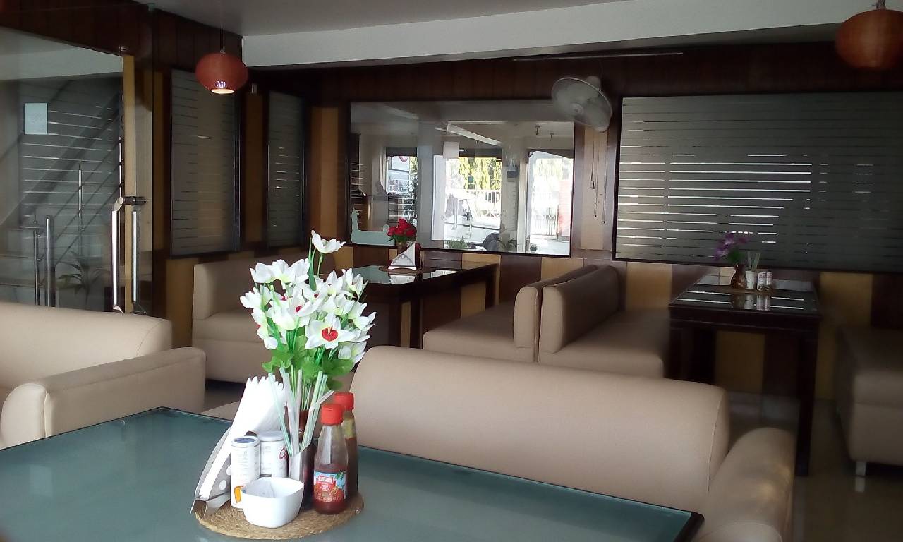 Hotel Ganesha Inn 