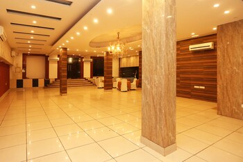 Oyo 11451 Hotel Auston Banquet Hall