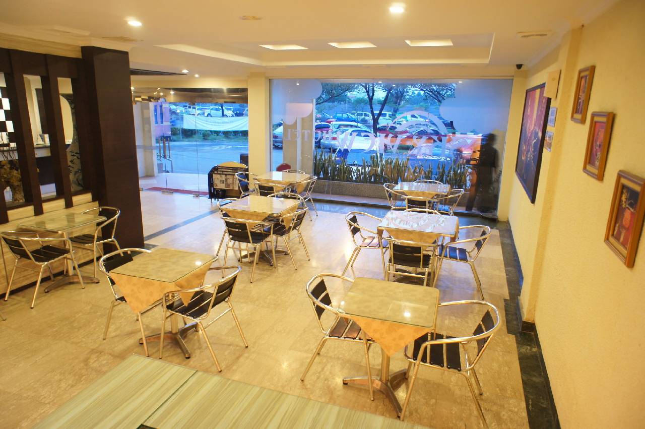 Sky View Hotel (اسکای ویو هتل) 