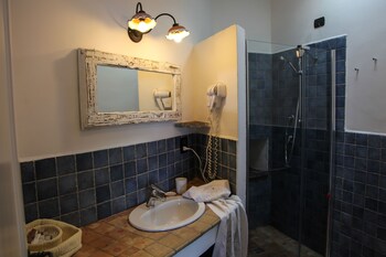Hotel Ravesi Bathroom