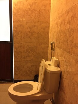 Morjim Coco Palms Resort Bathroom