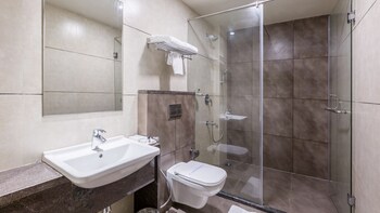 Sai International Hotel Bathroom