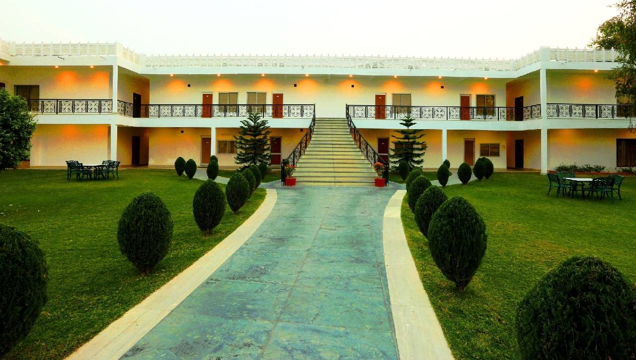 Aapno Ghar Resort 