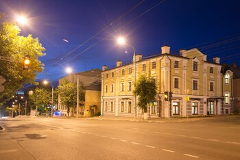 Rus Hotel Featured Image