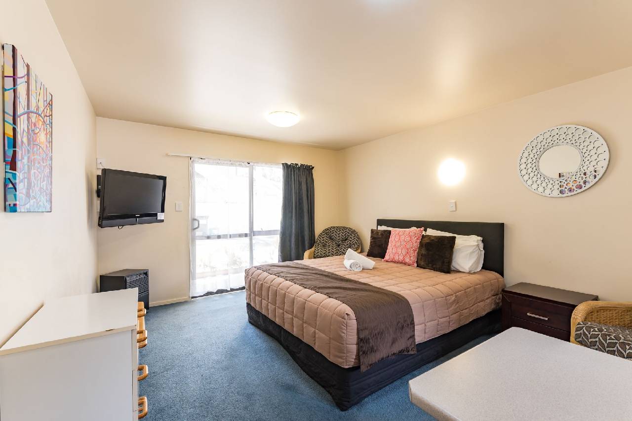 Dolphin Motel 