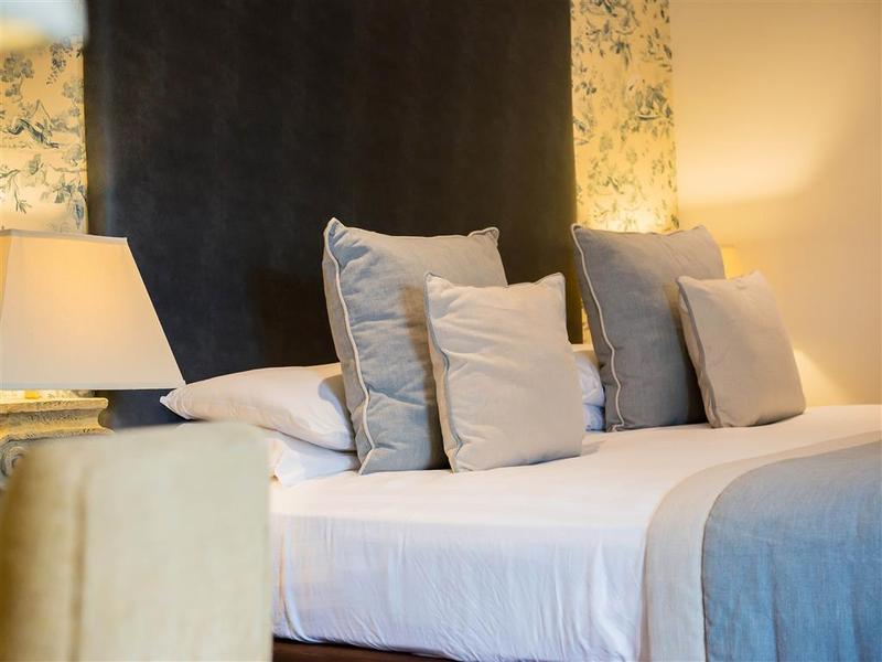 Woughton House Mgallery By Sofitel Bar