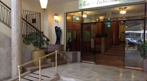 New Ambassador Hotel z