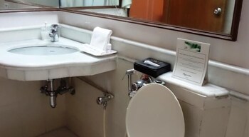 Regent Hotel Andheri Bathroom