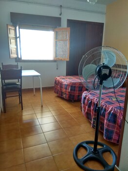 Hospederia Montes Guestroom