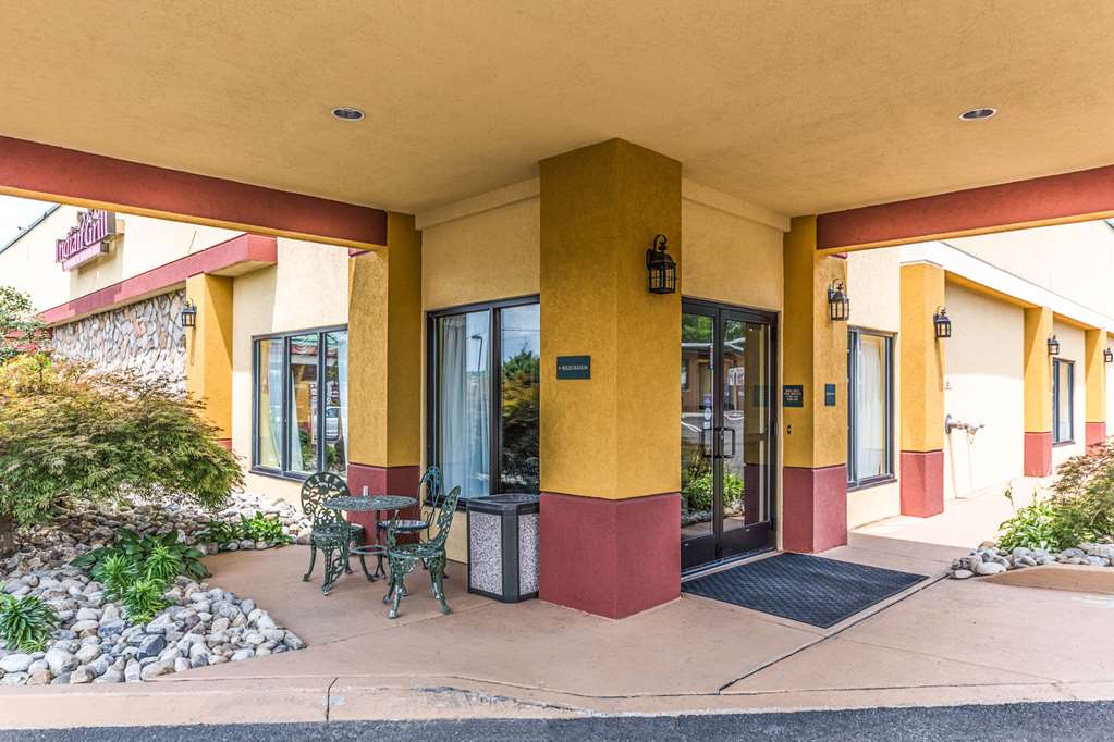 Rodeway Inn Conference Center - photo 2