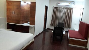 Amoghraj Hotel Madhuvan International Guestroom