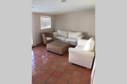 Adorable House Only A Few Miles From The Strip (آدورابل هاوس اونلی آ فو میلس فروم  استریپ) 
