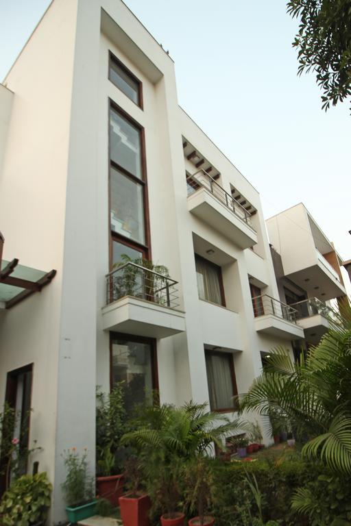 Mint Sarojville Suites 