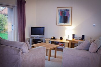 West Fenton Court (وست فنتون كورت) Living Area