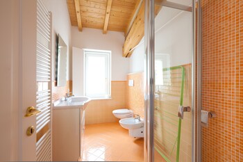 Barchi Resort Bathroom