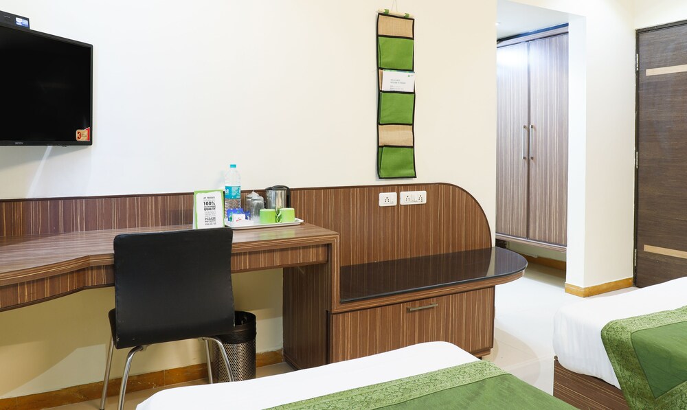 Treebo Yuvraj Guestroom