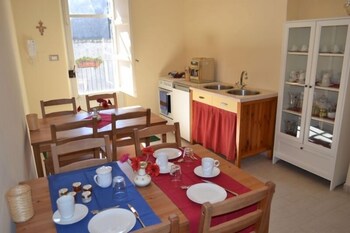 Etna Akmè Breakfast Area