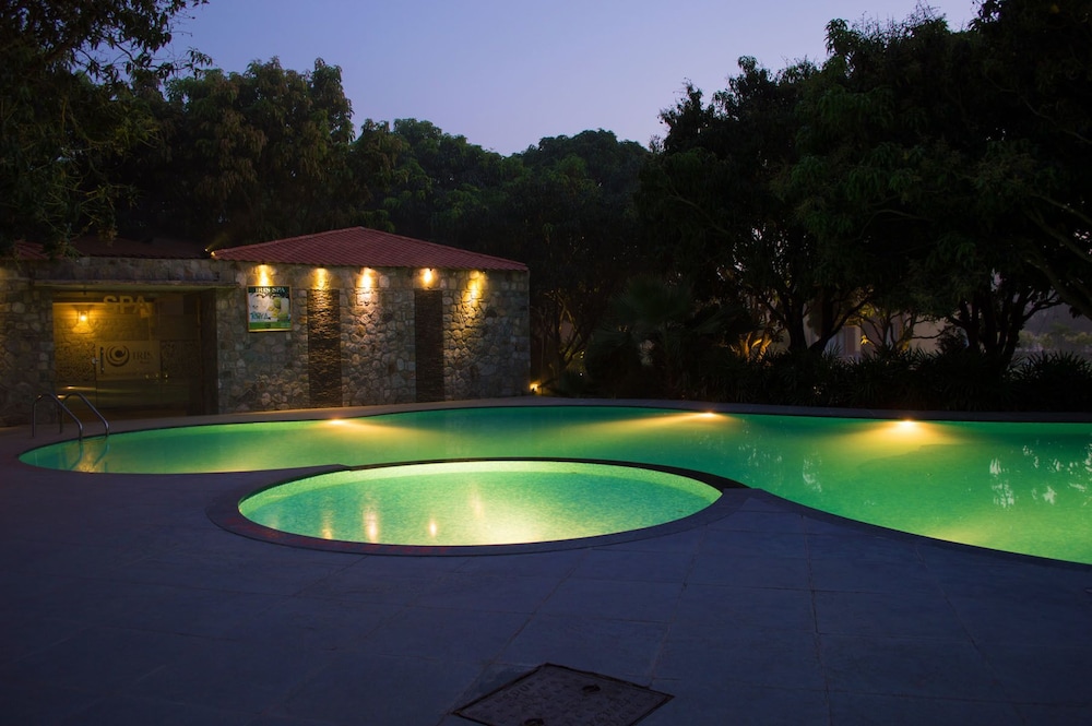 Iris Resort And Spa 