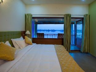 Kadavil Lakeshore Resort 