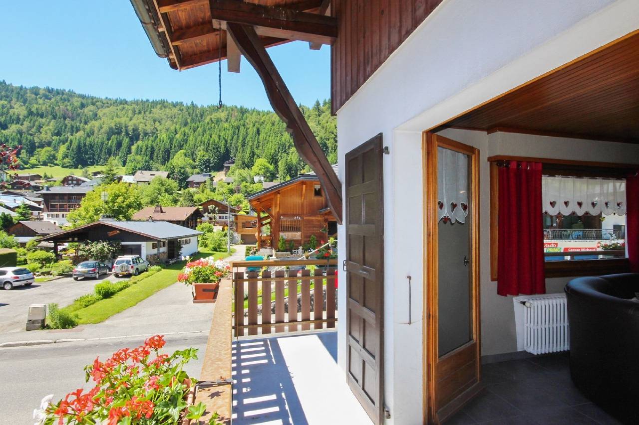 Cozy Apartment With Stunning Mountain Views In The Rhône Al 