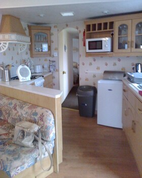 Homely Holidays In-Room Kitchen