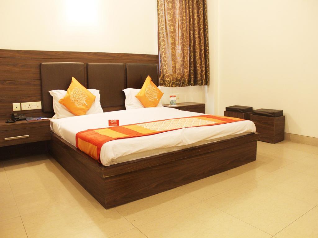 Oyo 1446 Hotel Heera Celebration 