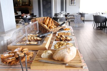 Hostellerie De La Mer Breakfast Area