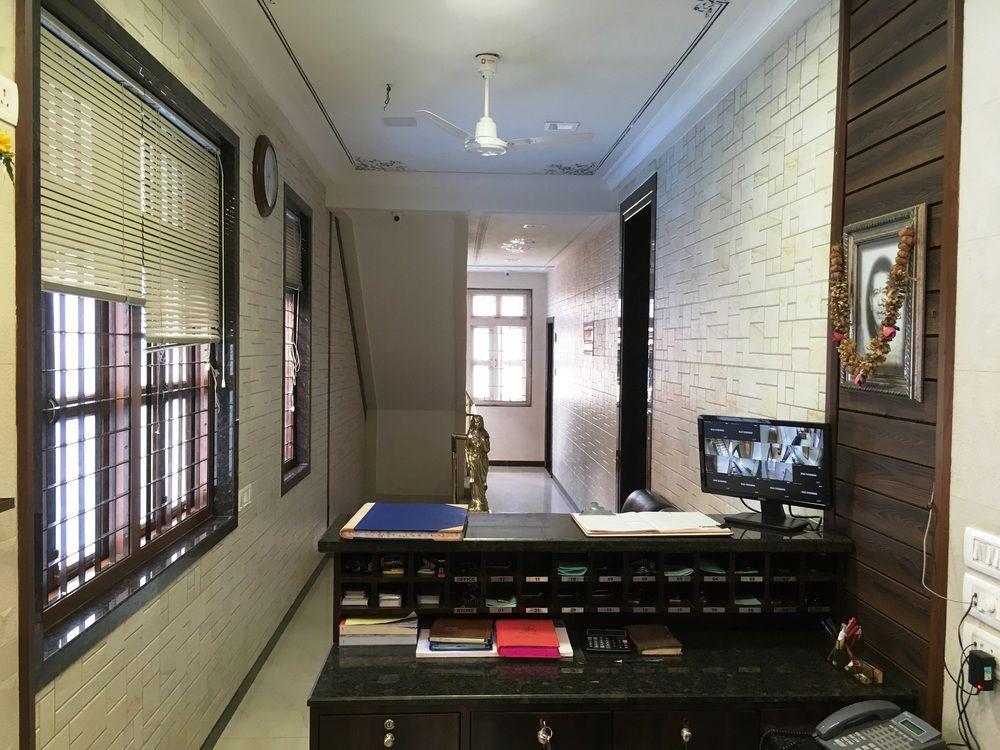 Hotel Adarsh Mahal 