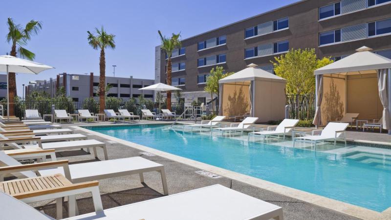 Element Las Vegas Summerlin (المنت لاس وگاس سومرلین) Pool