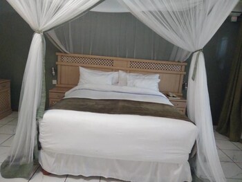 Anina's Executive Lodge Guestroom