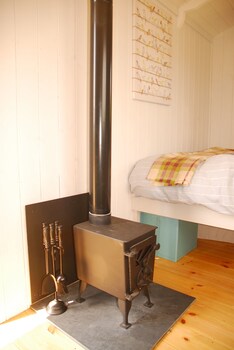 Sindles Farm Shepherd's Huts Living Area