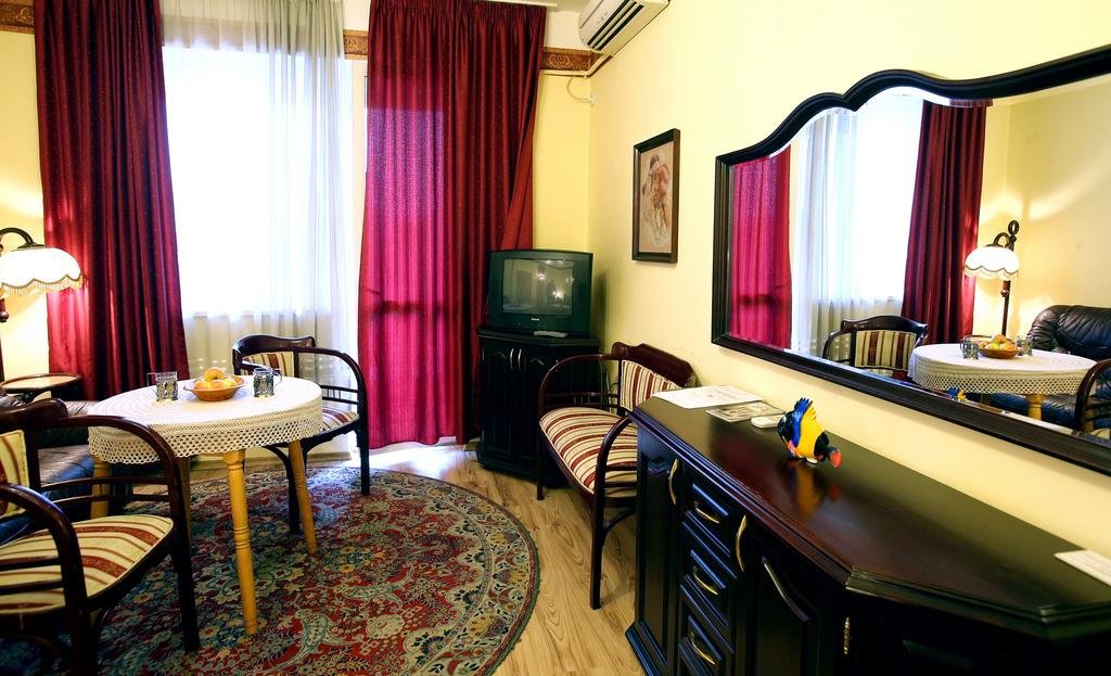 Ognian Apartments 