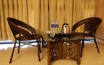 Lofty Seasons Service Apartments Dining