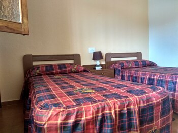 Hospederia Montes Guestroom