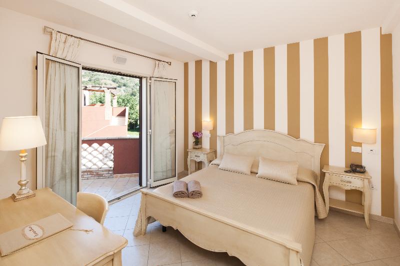Alcantara Resort Room
